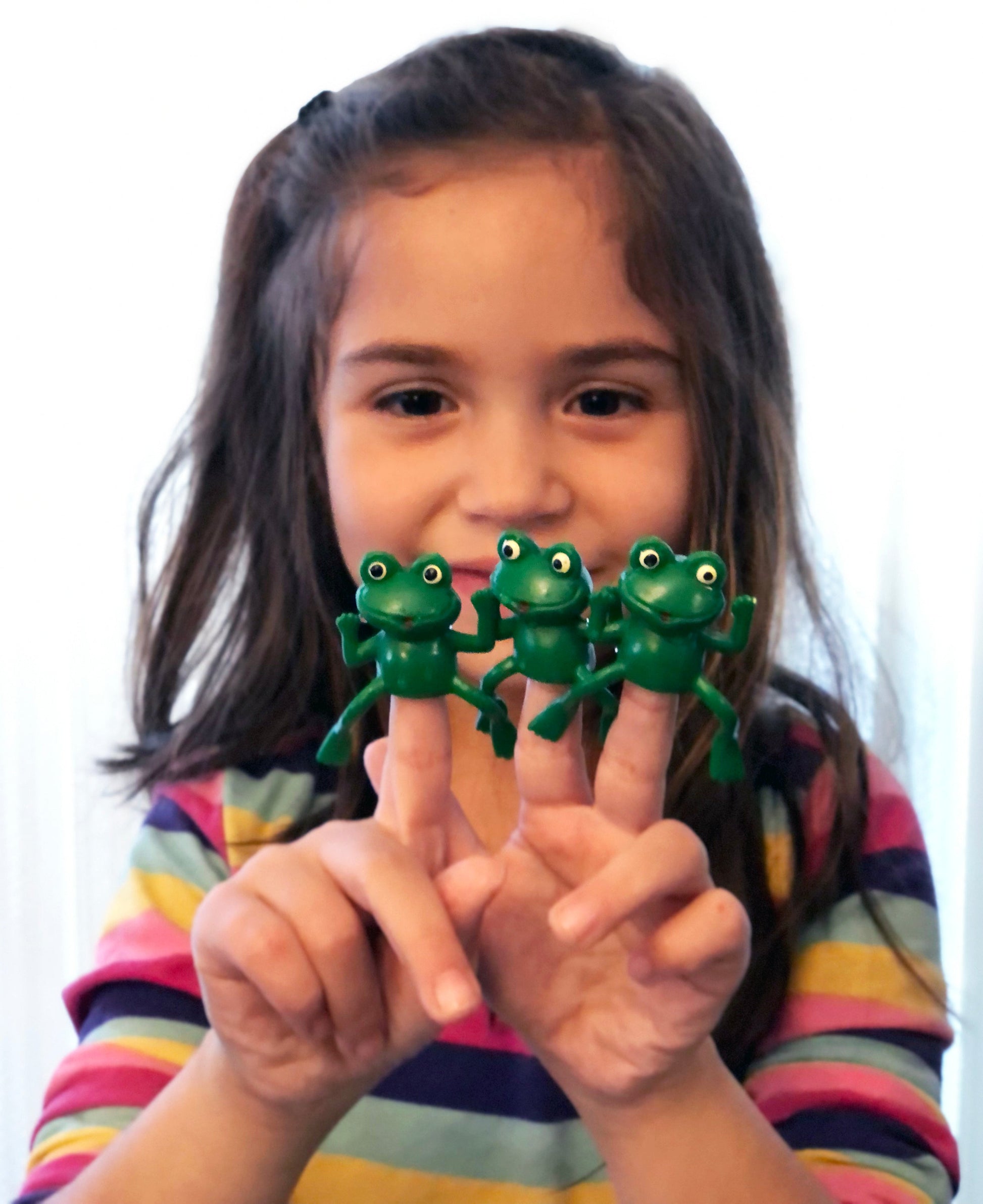 Frog finger puppets