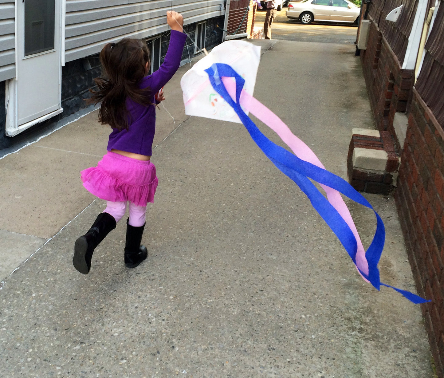 Create your own kite, art and science activity, to go along with May's Ivy Kids kit featuring the book The Wind Blew by Pat Hutchins. 